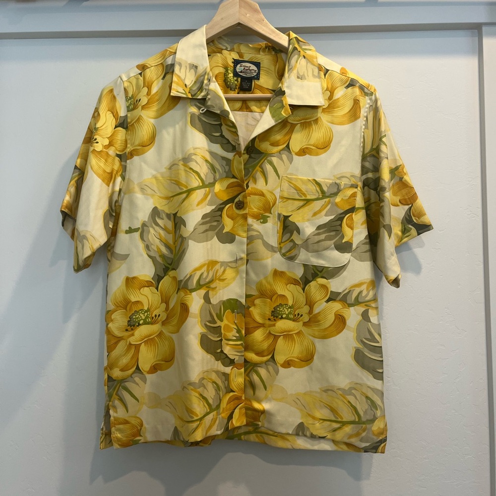 Tommy Bahama 100% silk Hawaiian shirt